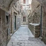 Historical Old Paradise Apartman