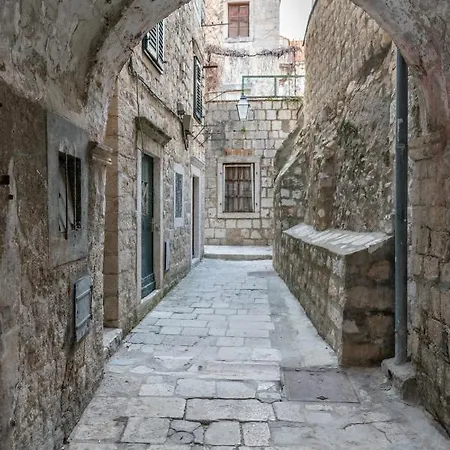 Historical Old Paradise Apartment
